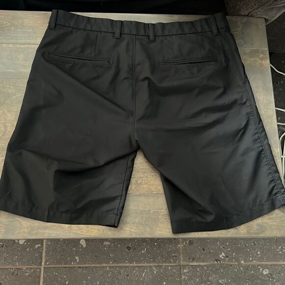 J.Linderberg Men's Flat-front Shorts In Black Sz-36 - Picture 7 of 7